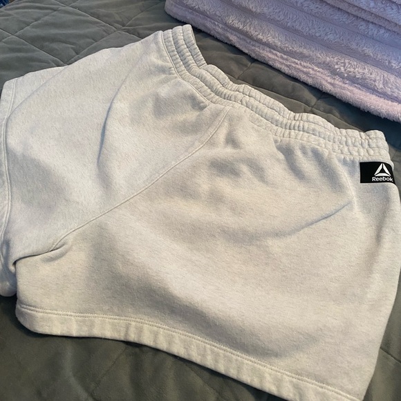 Reebok Women’s Shorts - White Size XL - Picture 2 of 3